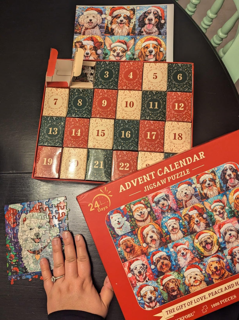 Customer photo: the advent calendar with its doors open and a finished tile